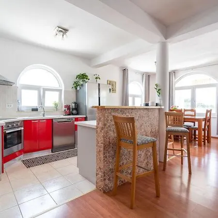 Bliss , Kastela - Croatia فيلة *