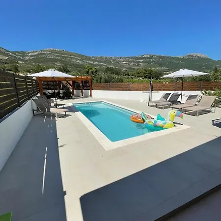 Bliss , Kastela - Croatia فيلة